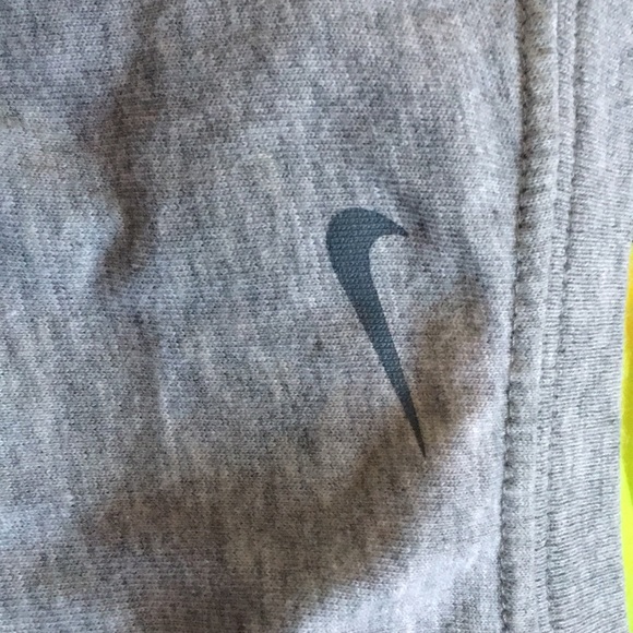 Nike top - Picture 4 of 4